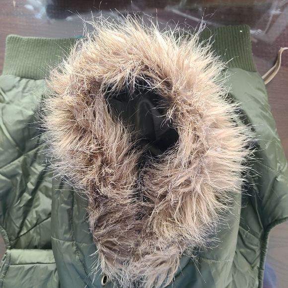 BB Dakota Fur Lined Hood Vest - Picture 8 of 8